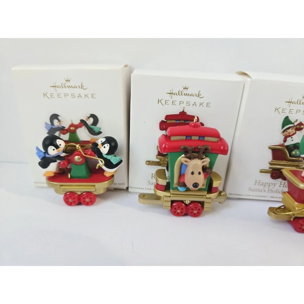 Hallmark Christmas ornament‎ Santa's Holiday Train miniature set of 5